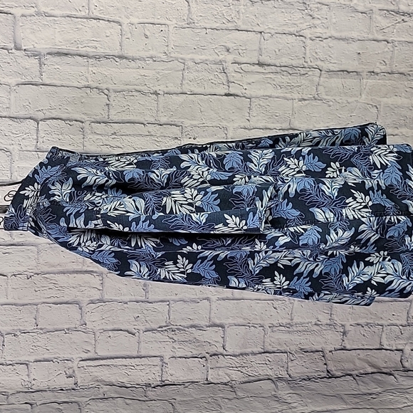 AIGLE‎ Blue and White Floral Hawaiian Shirt Size XL - Picture 5 of 7